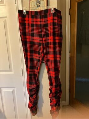 Red and Black Plaid Leggings Size 2xL by SHEIN NEW w/o tags